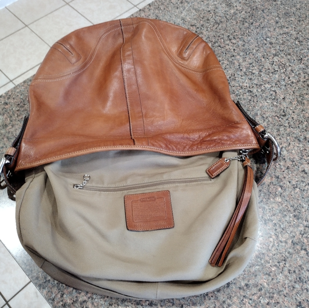 Coach Large Hobo Purse in distressed light tan leather with long tassel Vintage - Picture 6 of 17